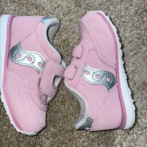 Like new toddler size 5.5 Saucony